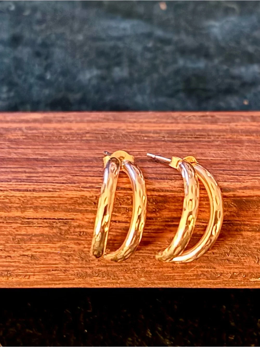 10k Solid Yellow Gold Diamond Cut Detail Hoops 0.59g - Picture 10 of 12